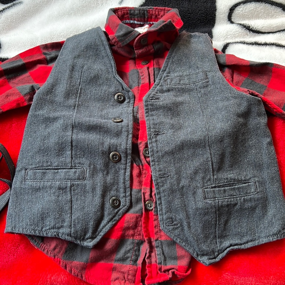 cat and Jack size 4/5 extra small flannel three-piece suit with suspenders.
